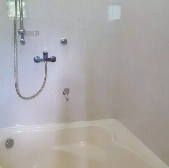 تختخواب و صبحانه Kavindi Villa Aluthgama