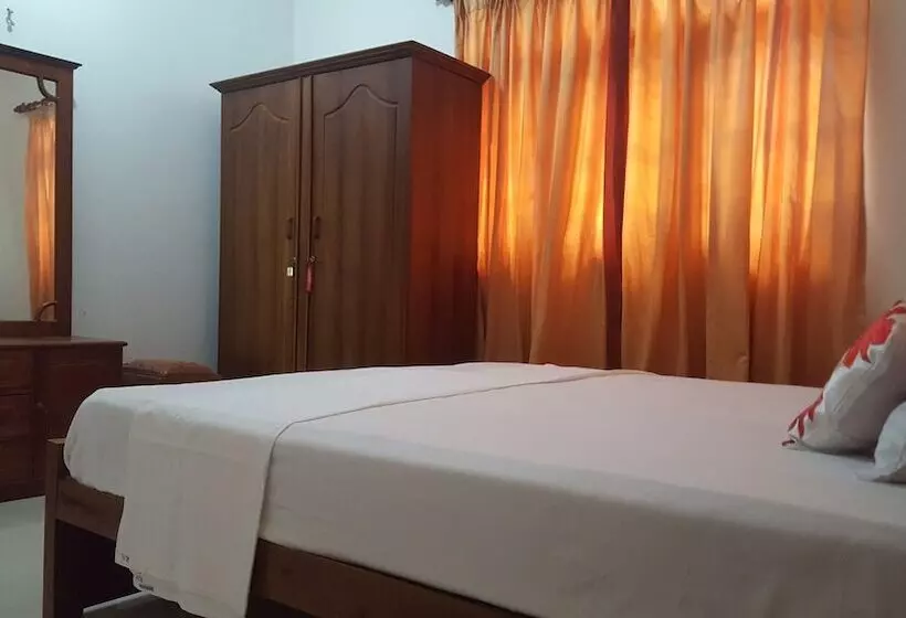 تختخواب و صبحانه Kavindi Villa Aluthgama