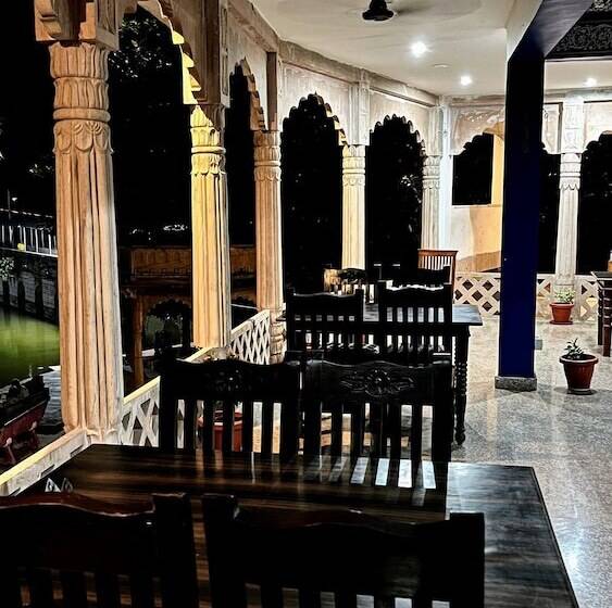 فندق Radhika Palace