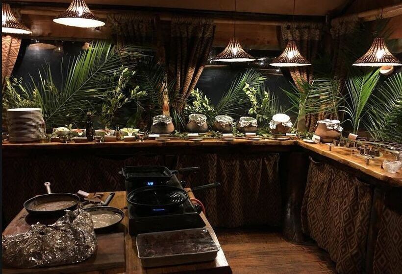 هتل Rhino Watch Safari Lodge