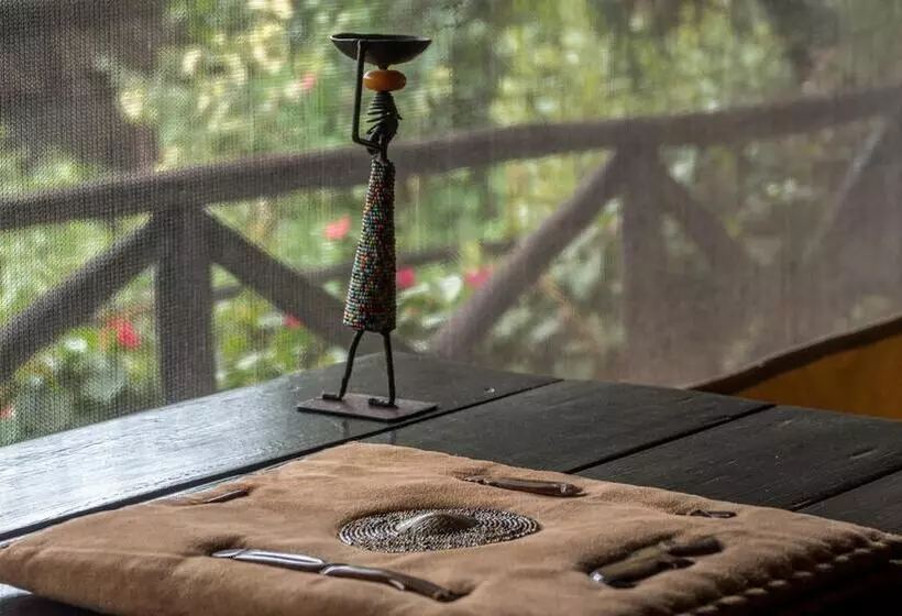 هتل Rhino Watch Safari Lodge