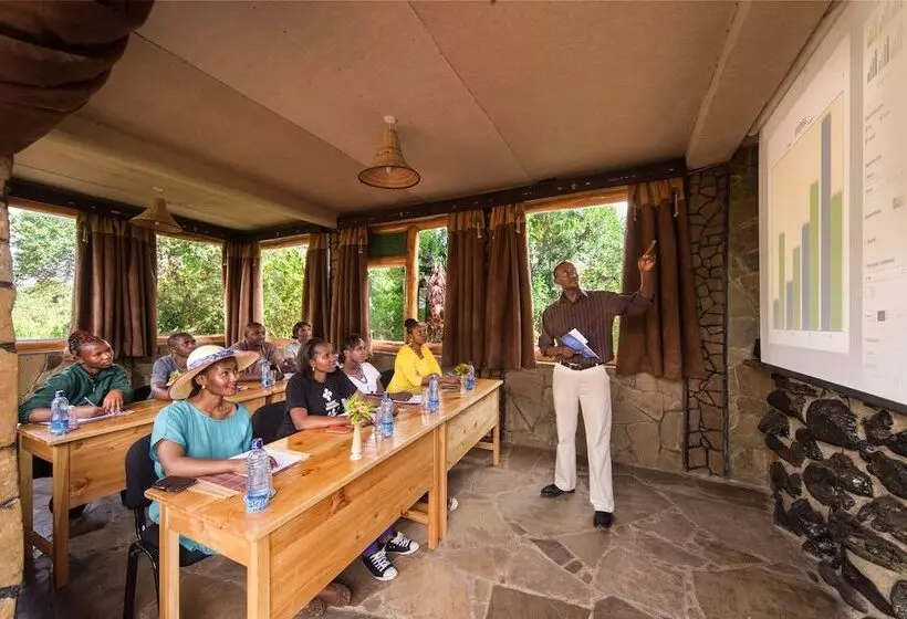 هتل Rhino Watch Safari Lodge