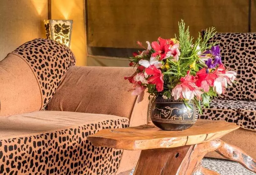 هتل Rhino Watch Safari Lodge