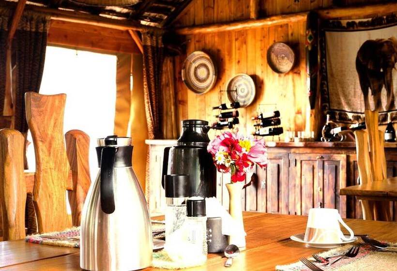 هتل Rhino Watch Safari Lodge