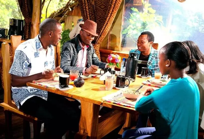 هتل Rhino Watch Safari Lodge