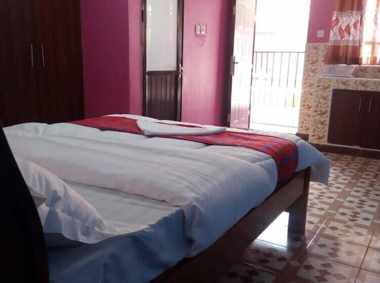 هتل The Joshua Gardens