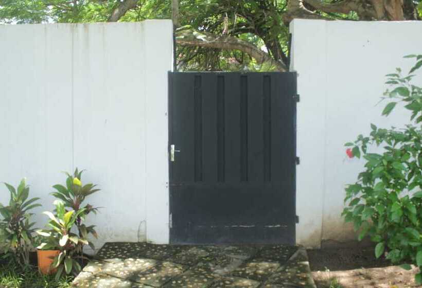 پانسیون Ets Nenthol Bénin