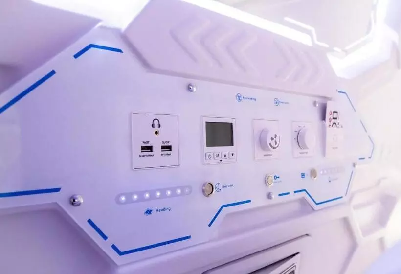 ユースホステル Pod Inn