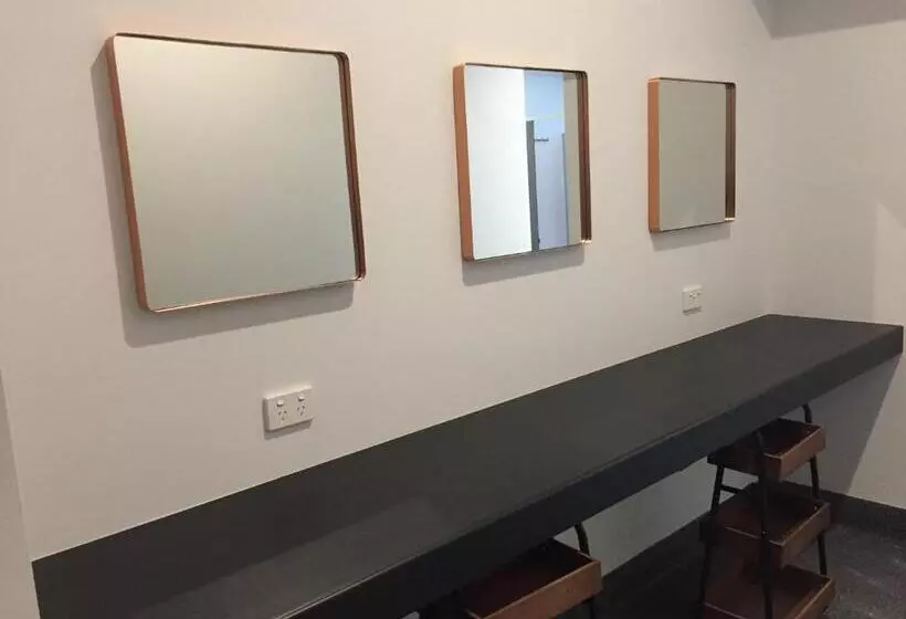 ユースホステル Pod Inn