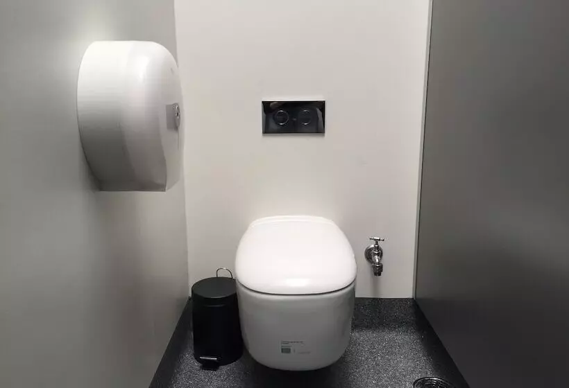 ユースホステル Pod Inn