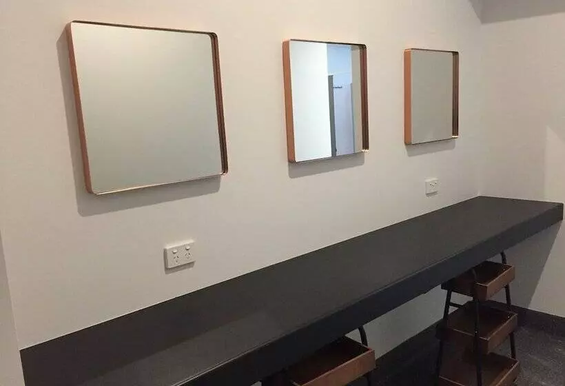 ユースホステル Pod Inn