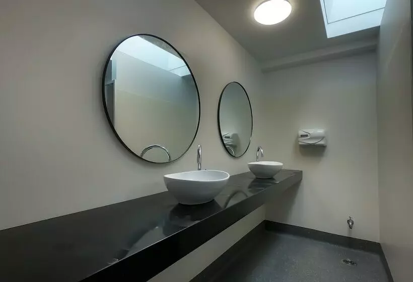 ユースホステル Pod Inn