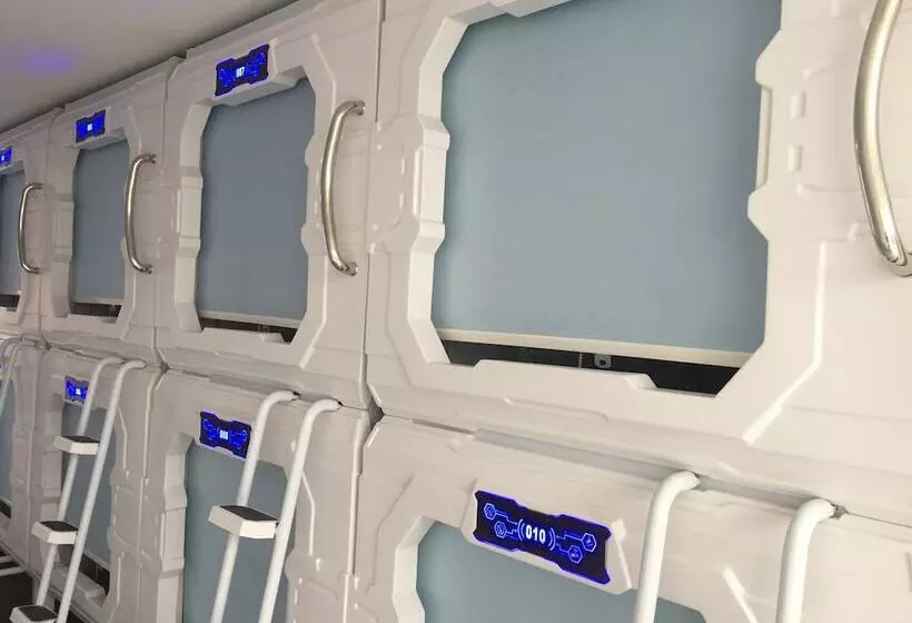 ユースホステル Pod Inn