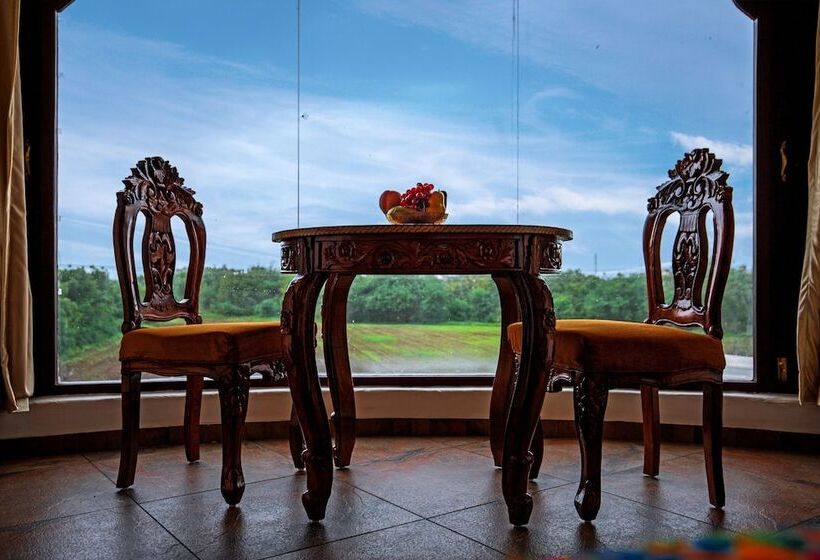 فندق Nirali Resorts