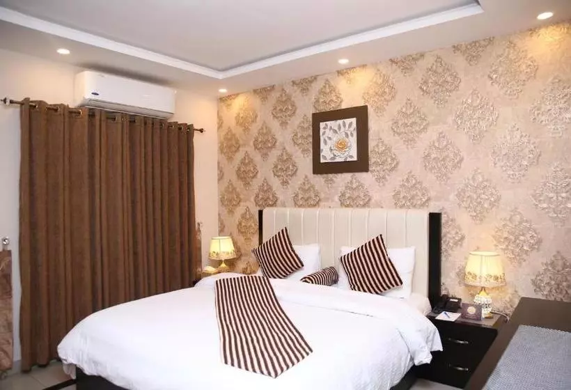Safari Club 3 Bahria Town