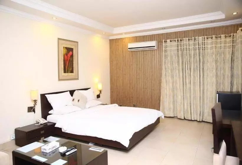 Safari Club 3 Bahria Town