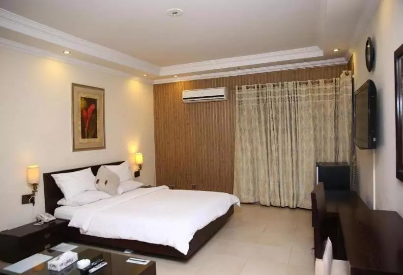 Safari Club 3 Bahria Town