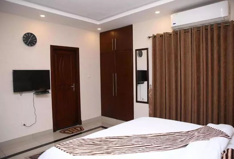 Safari Club 3 Bahria Town