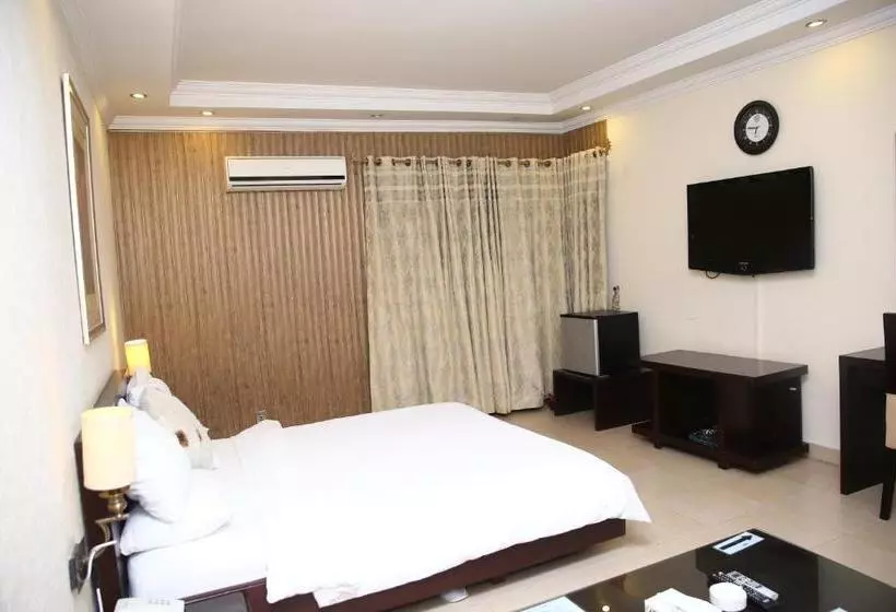 Safari Club 3 Bahria Town