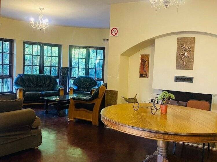 هاستل Rosebank Lodge & Backpacker