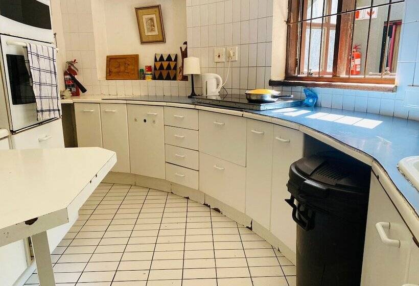 هاستل Rosebank Lodge & Backpacker