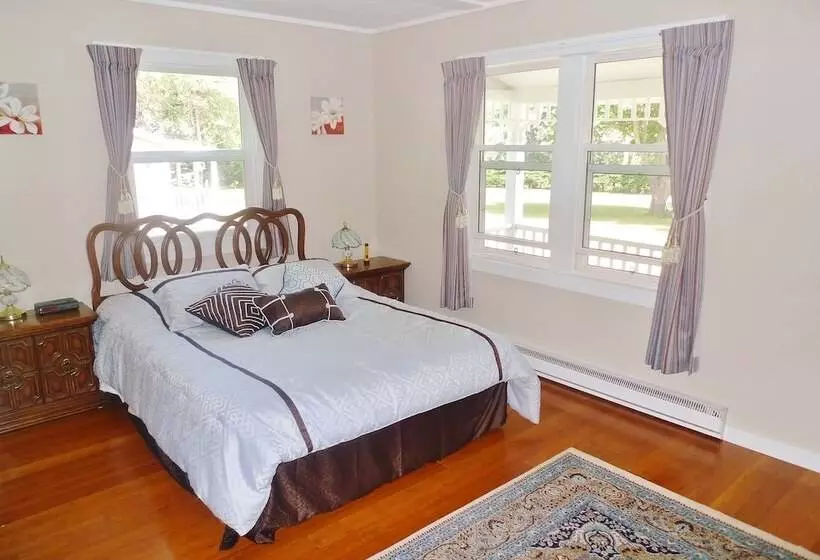 Aamiaismajoitus (B&B) Cavendish Breeze Inn