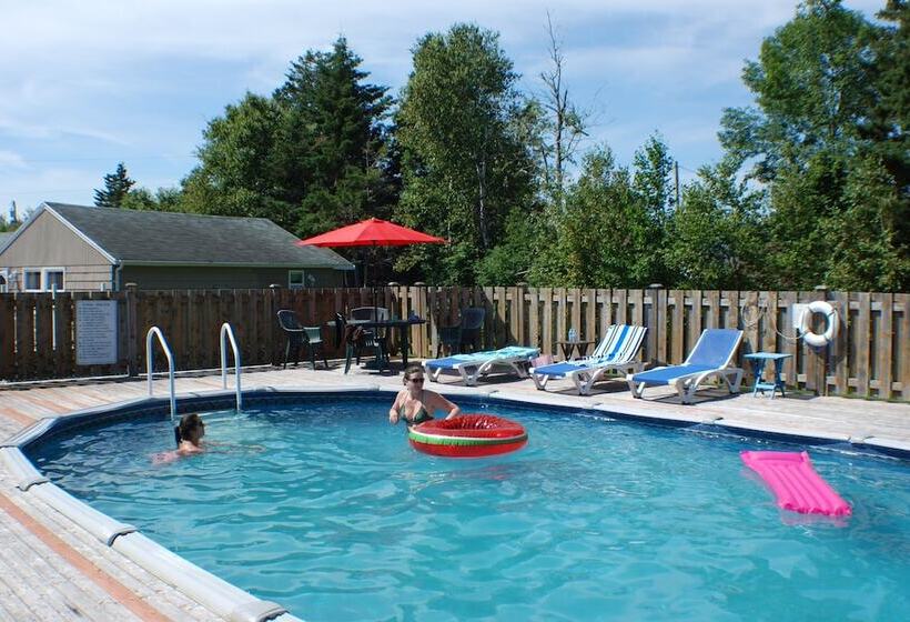 تختخواب و صبحانه Cavendish Breeze Inn