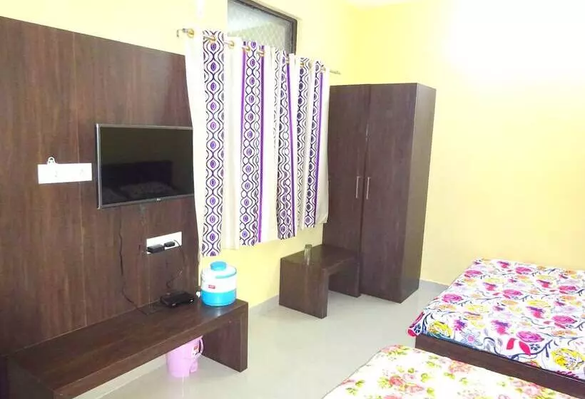 ホテル Gopi Vallabh
