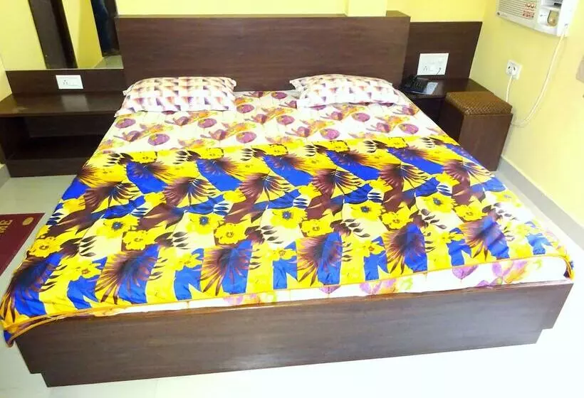 ホテル Gopi Vallabh