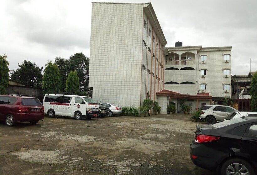 هتل Hôtel Vallée Des Rois