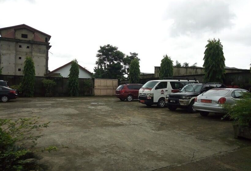 هتل Hôtel Vallée Des Rois