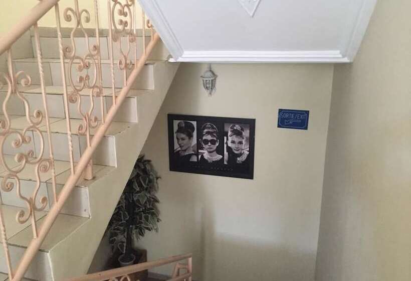 هتل Hôtel Vallée Des Rois