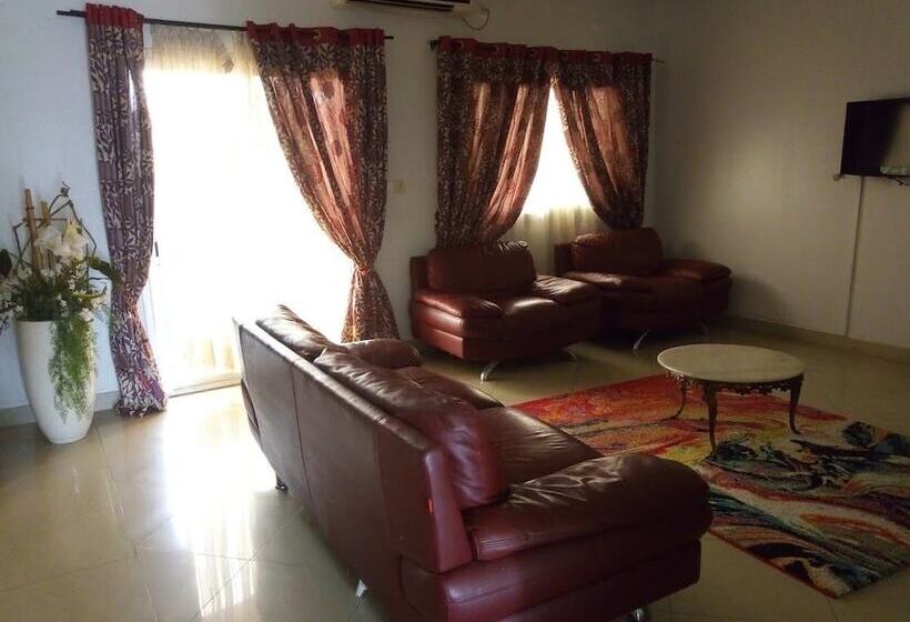 هتل Hôtel Vallée Des Rois