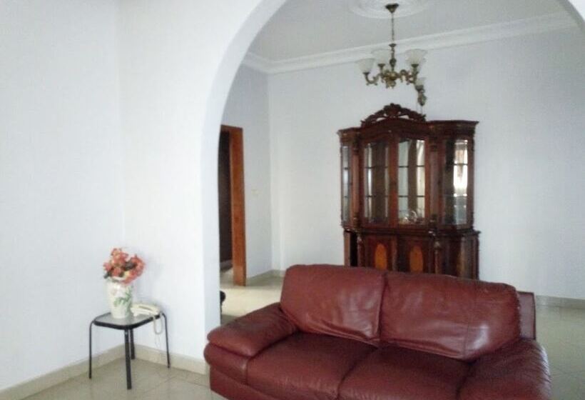 هتل Hôtel Vallée Des Rois