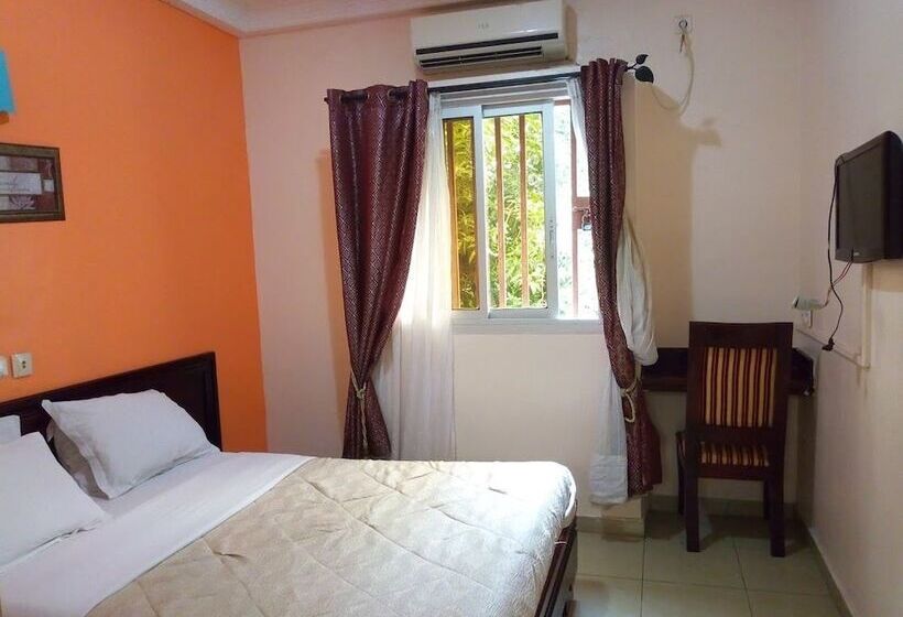 هتل Hôtel Vallée Des Rois