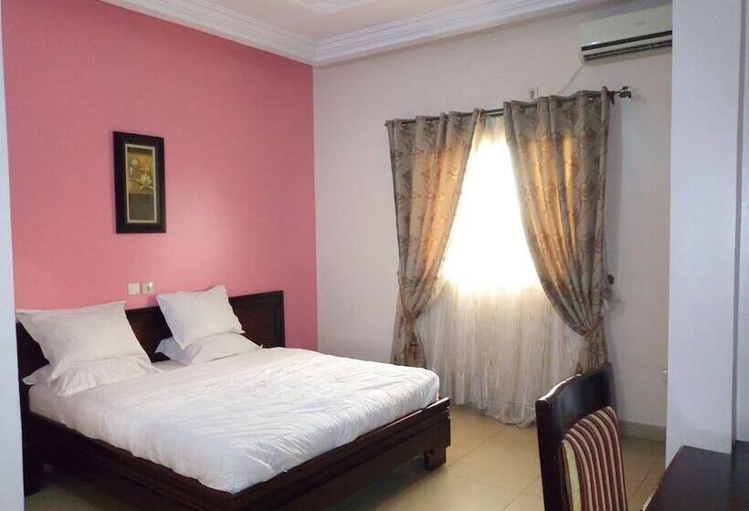 هتل Hôtel Vallée Des Rois