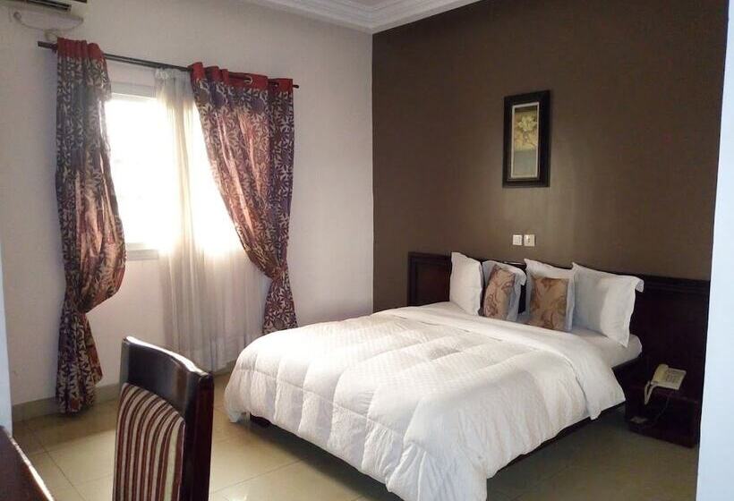 هتل Hôtel Vallée Des Rois