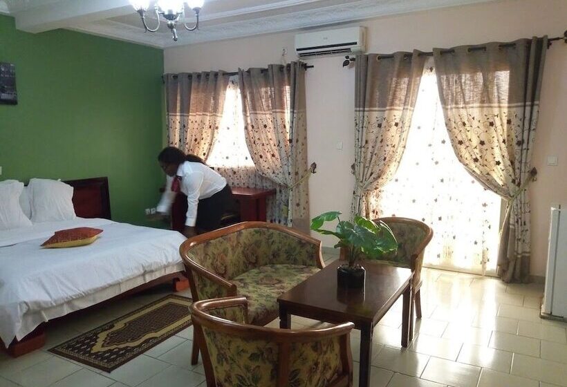 هتل Hôtel Vallée Des Rois