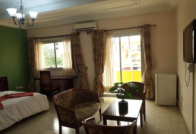 هتل Hôtel Vallée Des Rois