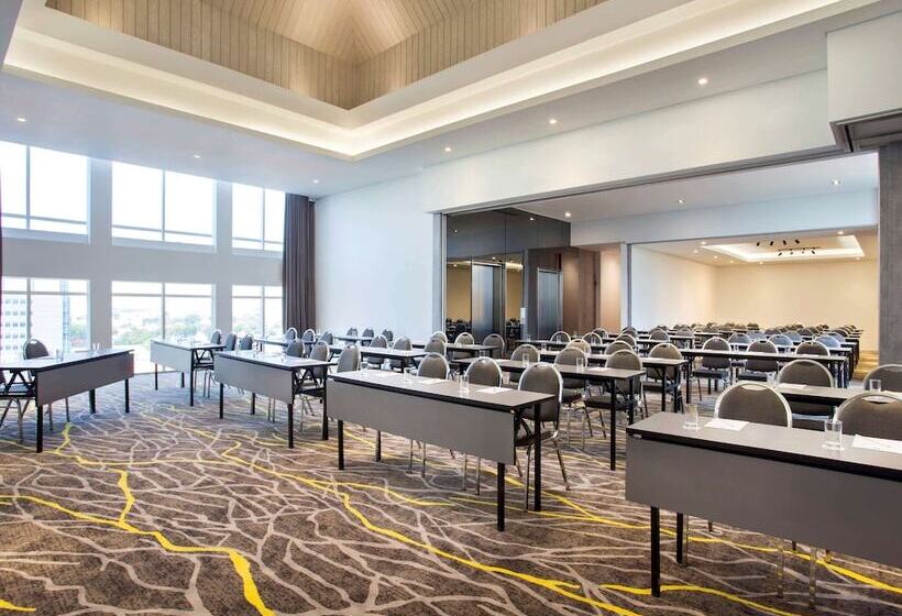 Отель Ibis Budget Surabaya Diponegoro