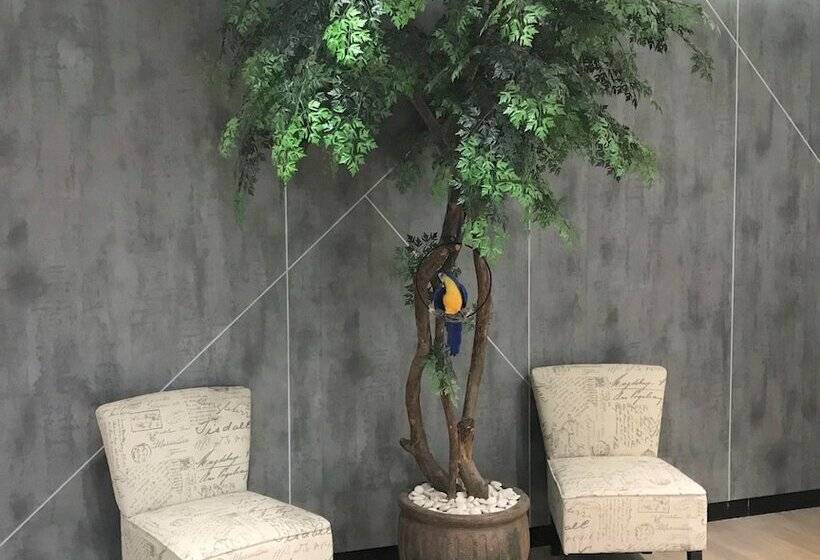 Отель Ibis Budget Surabaya Diponegoro