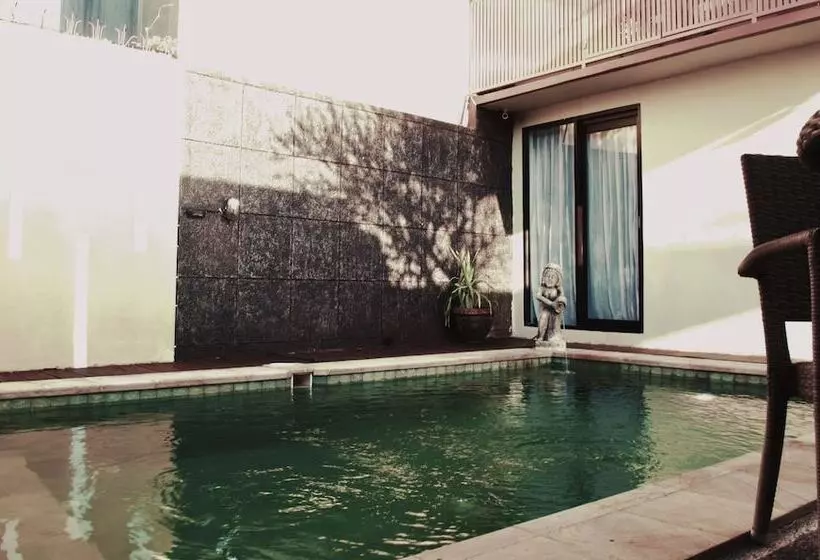 پانسیون Cozy Palm Villa