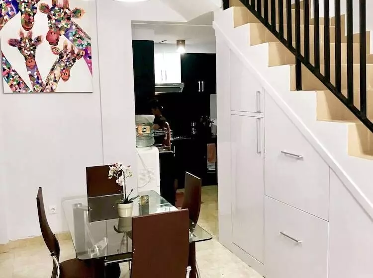 پانسیون Cozy Palm Villa
