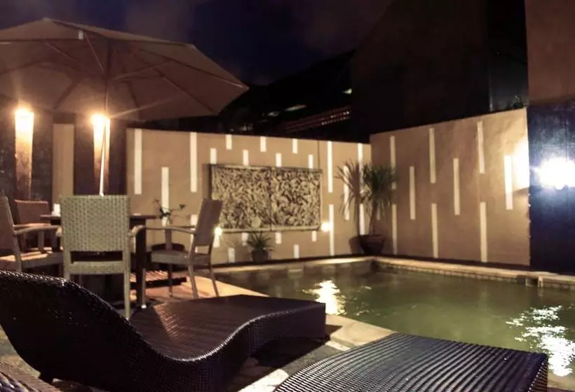 پانسیون Cozy Palm Villa
