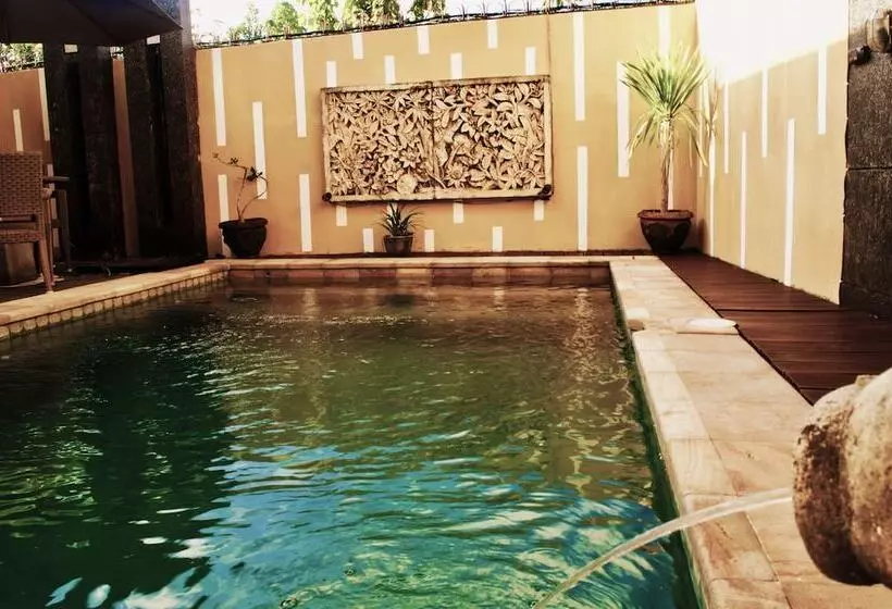 پانسیون Cozy Palm Villa