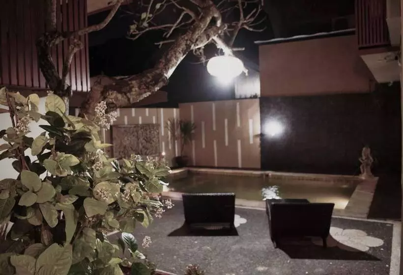 پانسیون Cozy Palm Villa