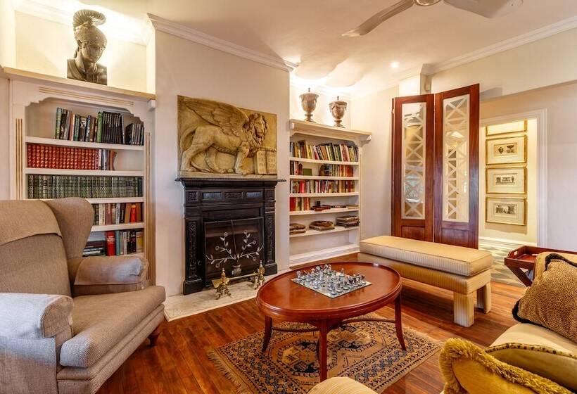 בית מלון כפרי Blue Mountain Luxury Lodge