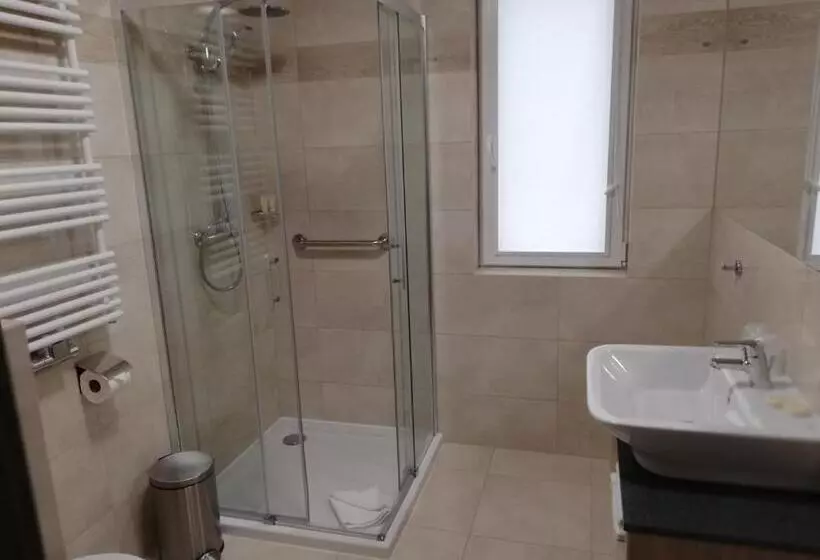 Hotelli Wielspin Puszczykowo