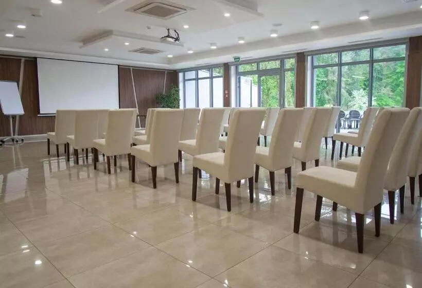 Hotelli Wielspin Puszczykowo