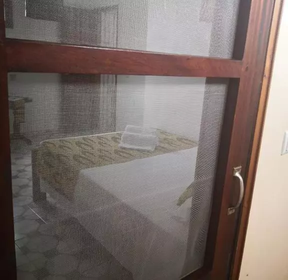 پانسیون Micaval Residential